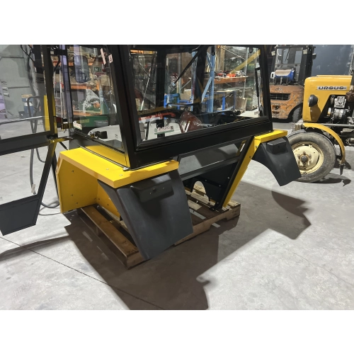 Kabina ciągnikowa Ursus C360 C-360 z błotnikami - ŻÓŁTA - biały dach