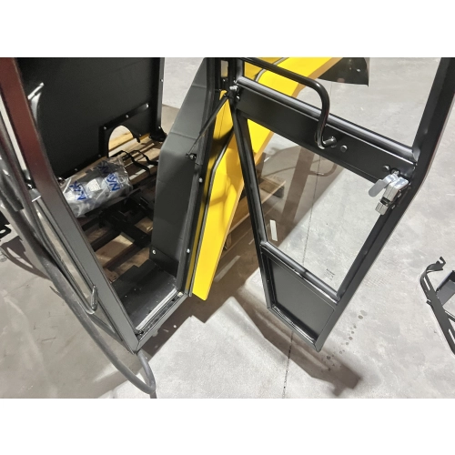 Kabina ciągnikowa Ursus C360 C-360 z błotnikami - ŻÓŁTA - biały dach