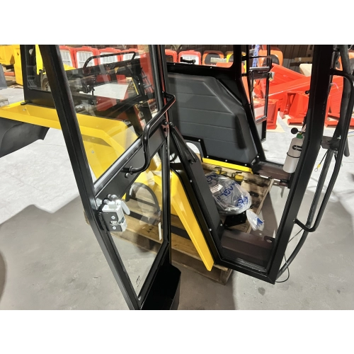 Kabina ciągnikowa Ursus C360 C-360 z błotnikami - ŻÓŁTA - biały dach