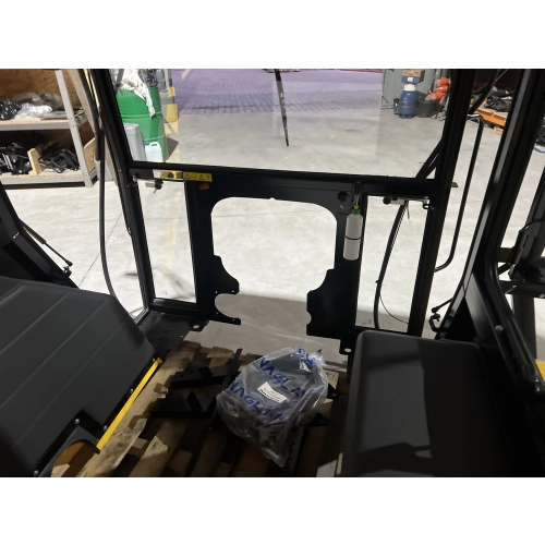 Kabina ciągnikowa Ursus C360 C-360 z błotnikami - ŻÓŁTA - biały dach