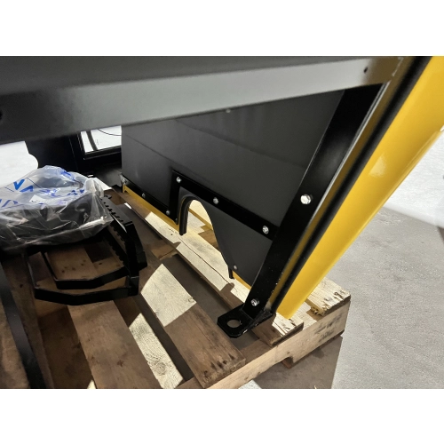 Kabina ciągnikowa Ursus C360 C-360 z błotnikami - ŻÓŁTA - biały dach