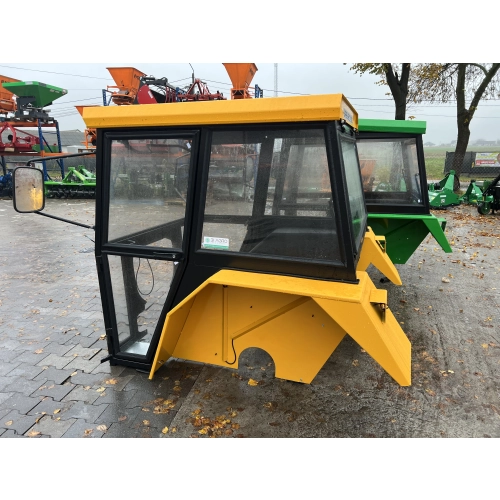 Kabina ciągnikowa Ursus C330 C-330 BTW poliwęglan z błotnikami - czerwona -