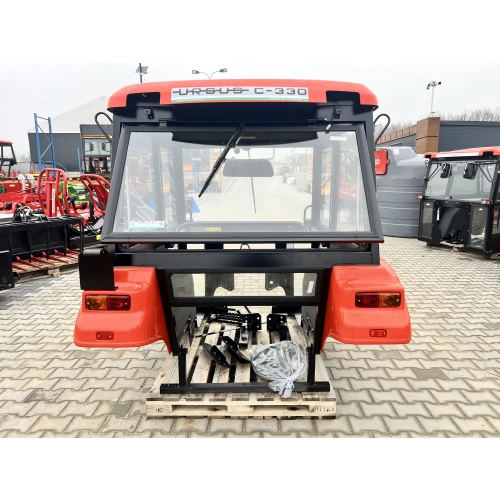 Kabina ciągnikowa Ursus C330 C-330 BTW poliwęglan z błotnikami - czerwona -