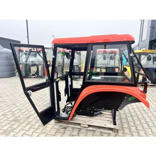 Kabina ciągnikowa Ursus C330 C-330 BTW poliwęglan z błotnikami - czerwona -