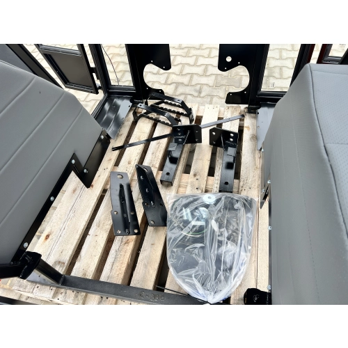 Kabina ciągnikowa Ursus C330 C-330 BTW poliwęglan z błotnikami - czerwona -