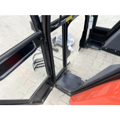 Kabina ciągnikowa Ursus C360 C-360 BTW poliwęglan - z błotnikami - czerwona -