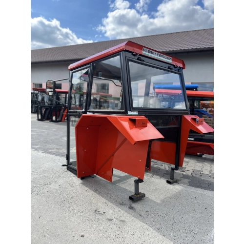 Kabina ciągnikowa Ursus 3512 / Massey Ferguson 255 – czerwona