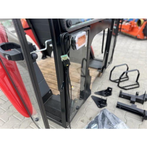 Kabina ciągnikowa Ursus C360 C-360 BTWX poliwęglan - z błotnikami - czerwona -