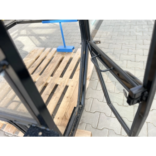 Kabina ciągnikowa T-25 Ruski - nowy typ - CZERWONA -