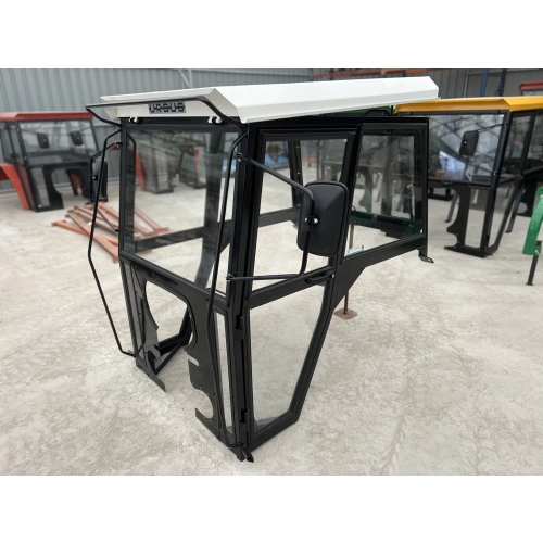 Kabina ciągnikowa Ursus C330 Sadownicza- dach otwierany od tyłu