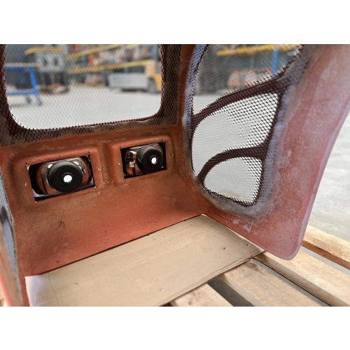 Maska ciągnikowa Ursus C-360 - wersja z lampami wewnątrz atrapy