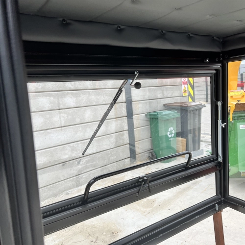 kabina ciągnikowa T25 Ruski Naglak czerwona