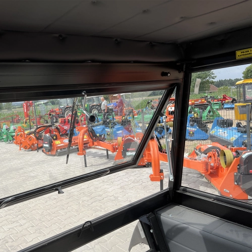 kabina Ursus C360 Naglak czerwona