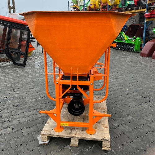 Piaskarka komunalna MOTYL (600 kg, wąski wysiew)