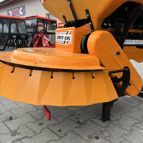 Piaskarka komunalna KŁOS NO21/2 (600 kg) – posypywarka drogowa