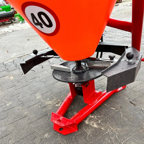 Posypywarka komunalna PK 300 MINI – praktyczna piaskarka typu lejek