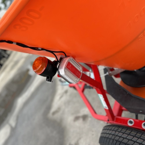 Rozsiewacz piasku i soli do quada 300 L / 400 kg Dexwal