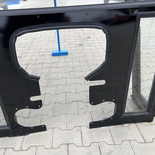 kabina C330 żółta drzwi z zamkiem