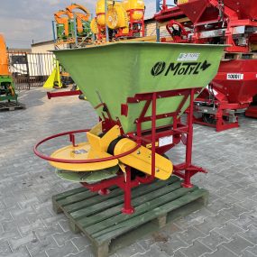 Rozsiewacz nawozów - wapna Motyl 400L N 031 M/1
