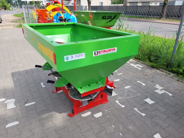 Rozsiewacz dwutalerzowy nawozów Tytan 800L - obrazek 4