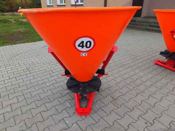 Rozsiewacz lejkowy jednotalerzowy 400L Dexwal - obrazek 3