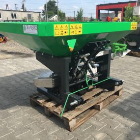 Rozsiewacz dwutarczowy jednozasypowy 600L Langren