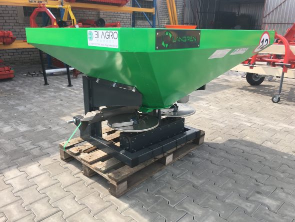 Rozsiewacz dwutarczowy jednozasypowy 600L Langren - obrazek 3