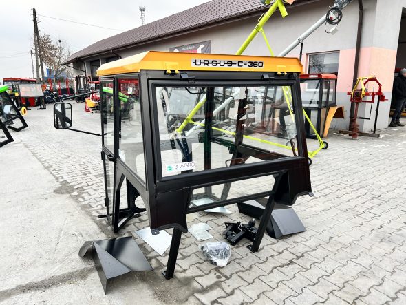 Kabina ciągnikowa C-360 bez błotników - kolor dachu żółty - - obrazek 3