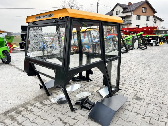 Kabina ciągnikowa C-360 bez błotników - kolor dachu żółty - - obrazek 4