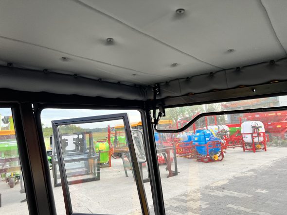 Kabina ciągnikowa Ursus C-360 z błotnikami - żółta - - obrazek 5