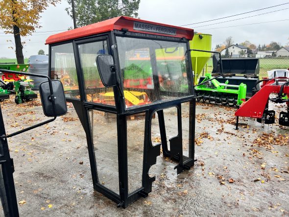 Kabina ciągnikowa MF 235 MF 255 - dach czerwony -