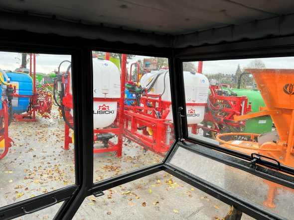 Kabina ciągnikowa T-25 ruski - dach czerwony - - obrazek 6