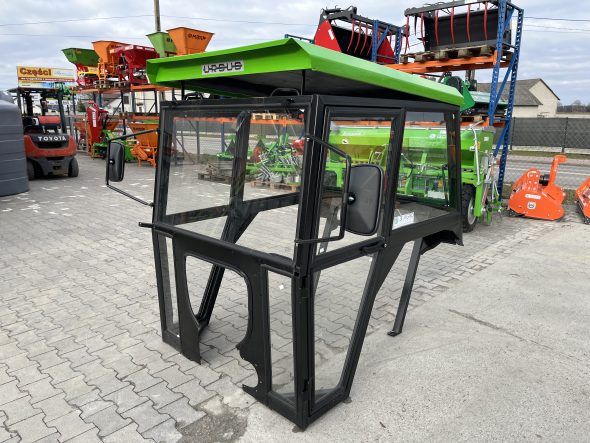 Kabina ciągnikowa C-360 bez błotników - kolor dachu zielony -